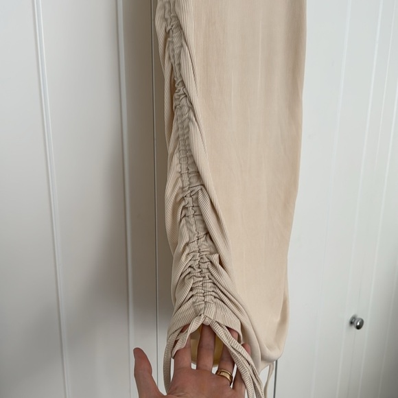 Cream Sleeveless Bodycon Ruched Dress - Picture 7 of 7